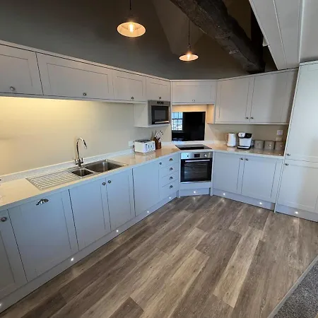 Waterfront Duplex Right On The Harbour 1br ווייט הייבן
