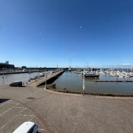 Waterfront Duplex Right On The Harbour 1br