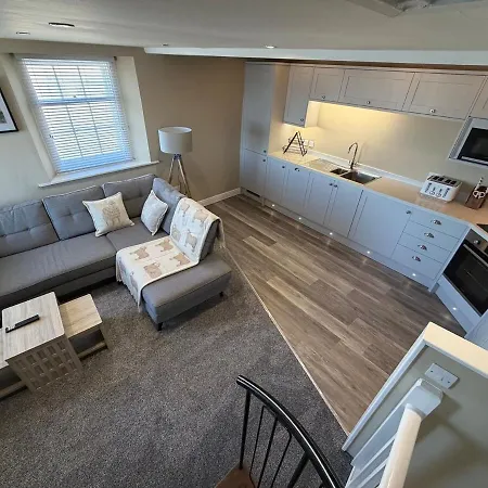 דירה Waterfront Duplex Right On The Harbour 1br ווייט הייבן