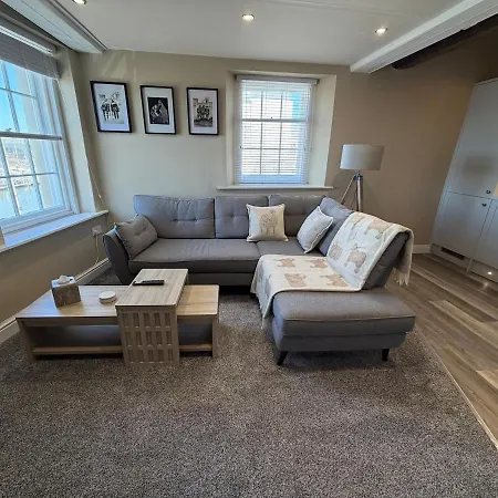 Waterfront Duplex Right On The Harbour 1br